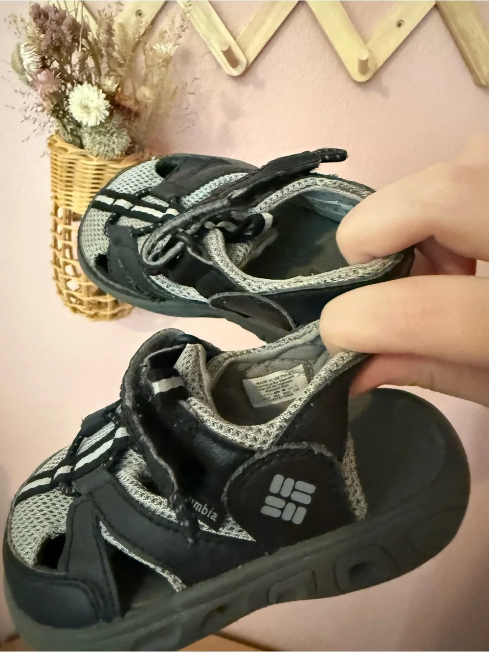 Columbia Kids Black and Gray Adventure Sandals